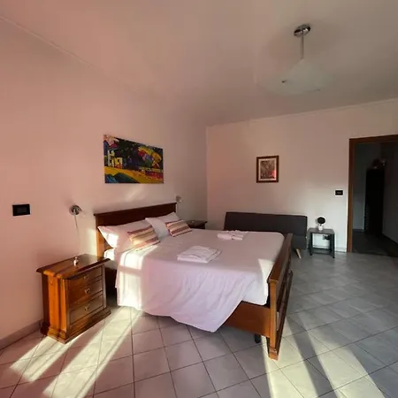 Al Laghetto Bed & Breakfast La Morra