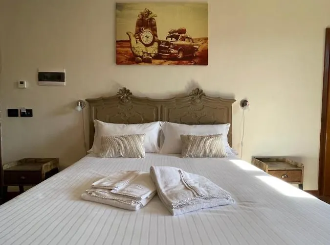 Al Laghetto Oda ve Kahvaltı La Morra